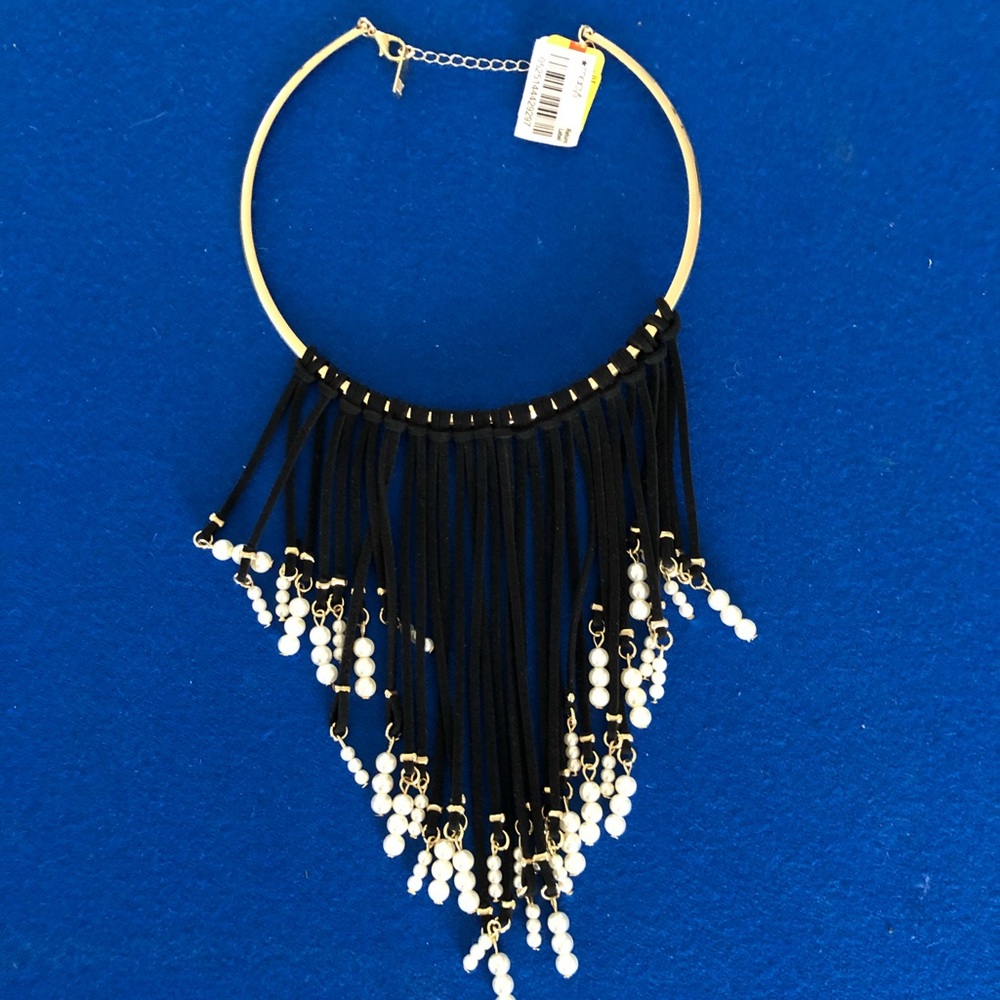 Leather snd faux pearl choker NWT